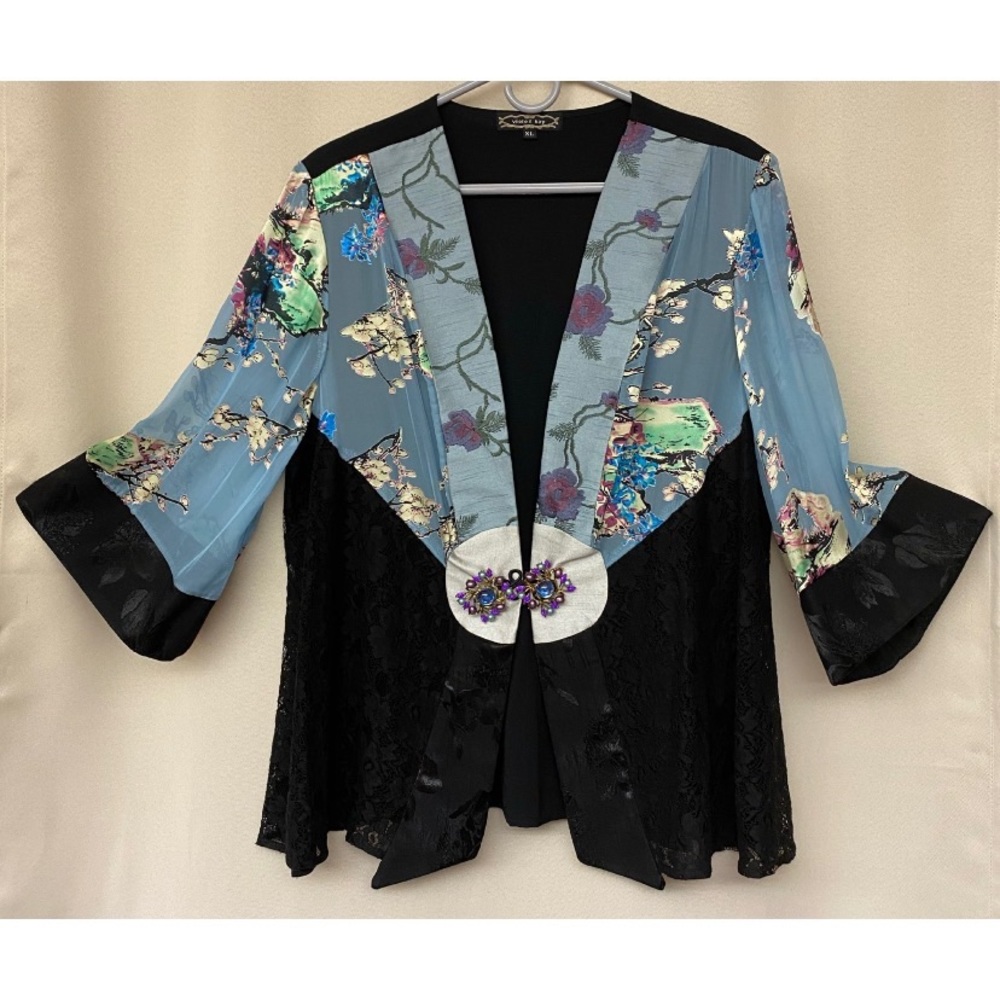 XL Vintage Violet Kay Kimono - Silk and Lace blend, frog closure